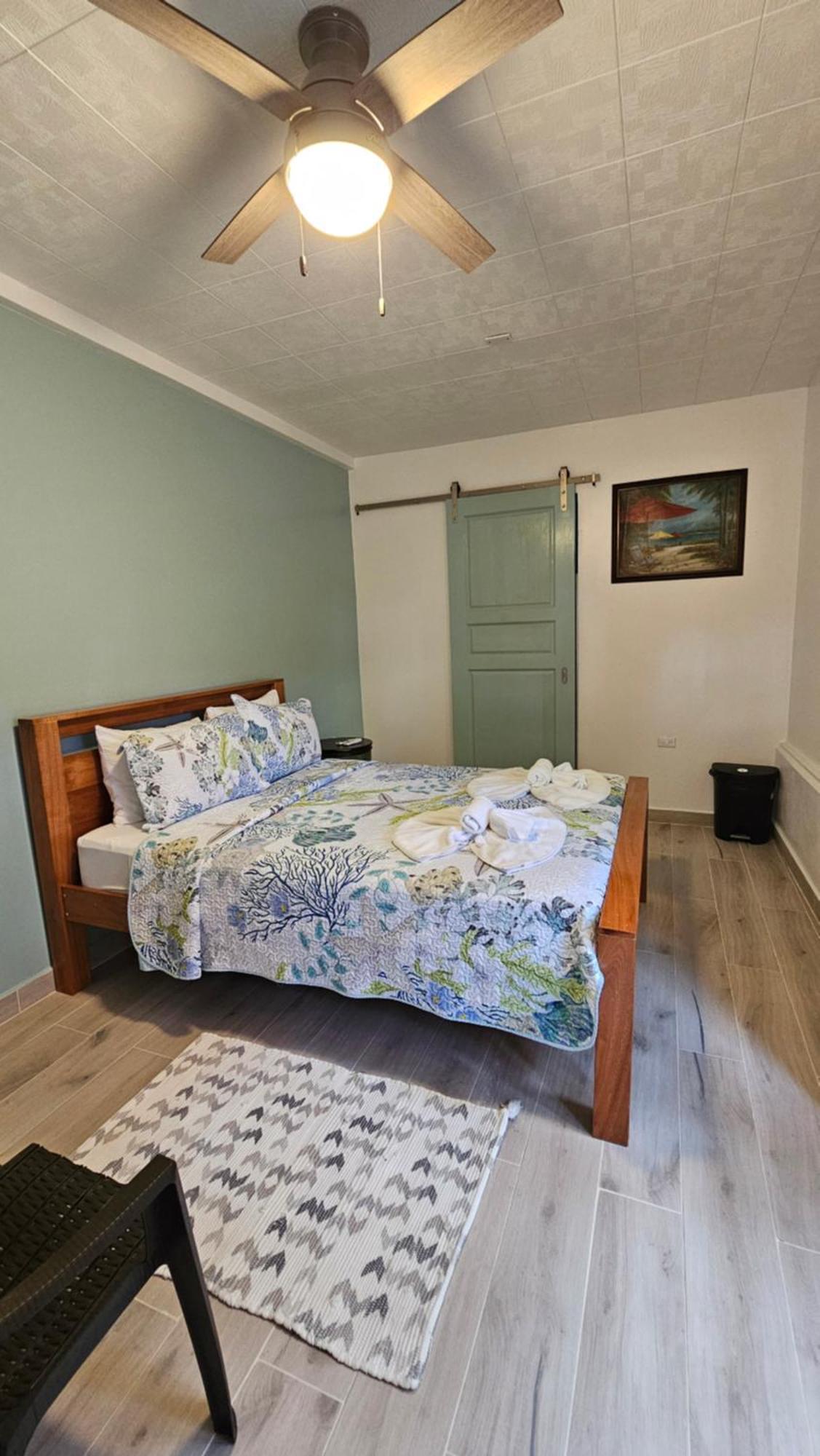 Sea n sun Guest House Caye Caulker Exterior foto